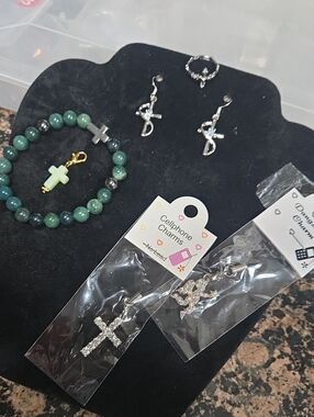 Green Beaded Cross Stretch Bracelet - Unbranded